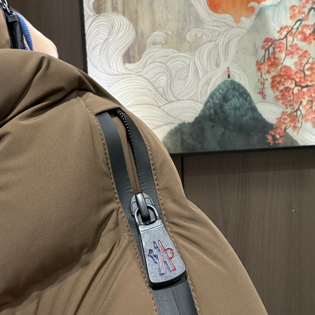 Fashionable Moncler Down Jackets 145304