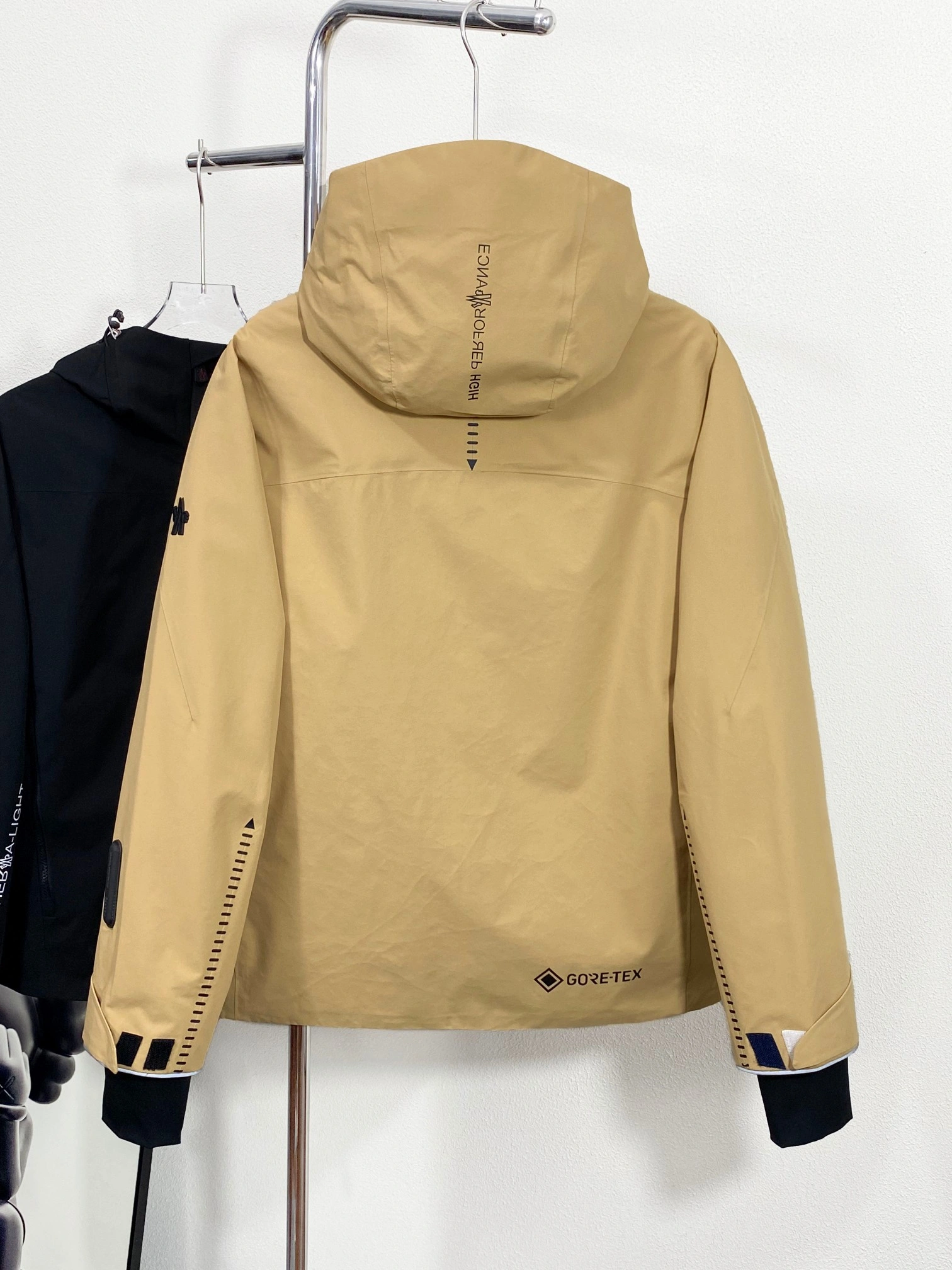 Stretchable Moncler Down Jackets 145284