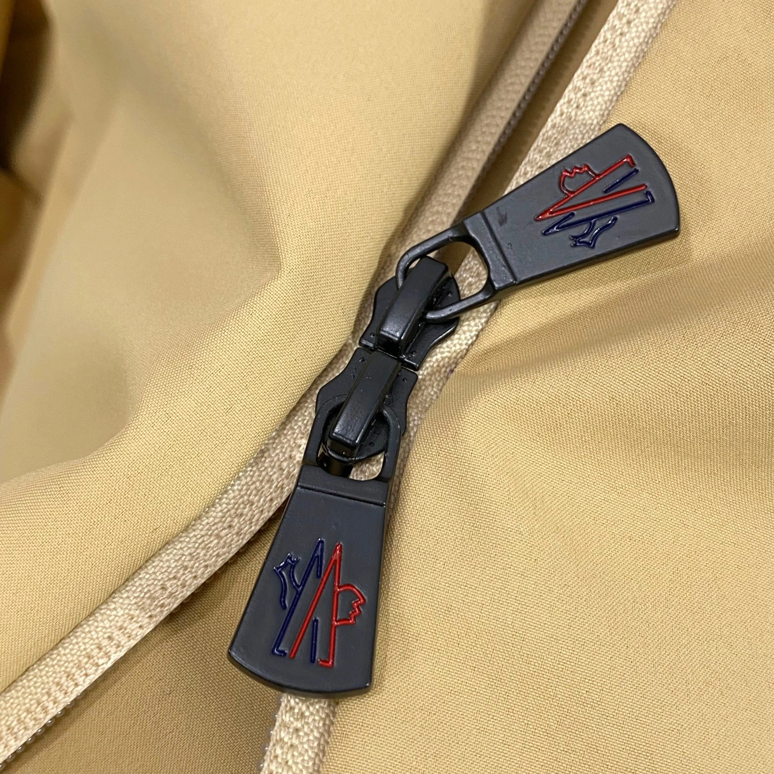 Stretchable Moncler Down Jackets 145284