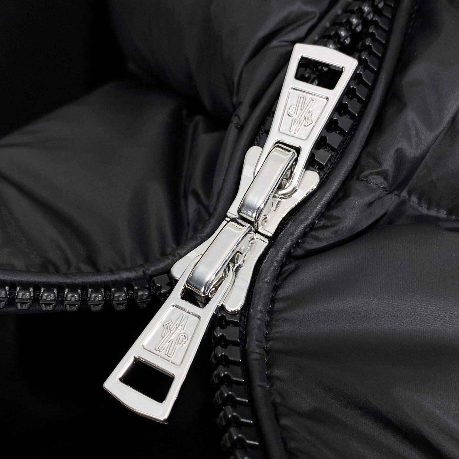 Refined Moncler Down Jackets 145297