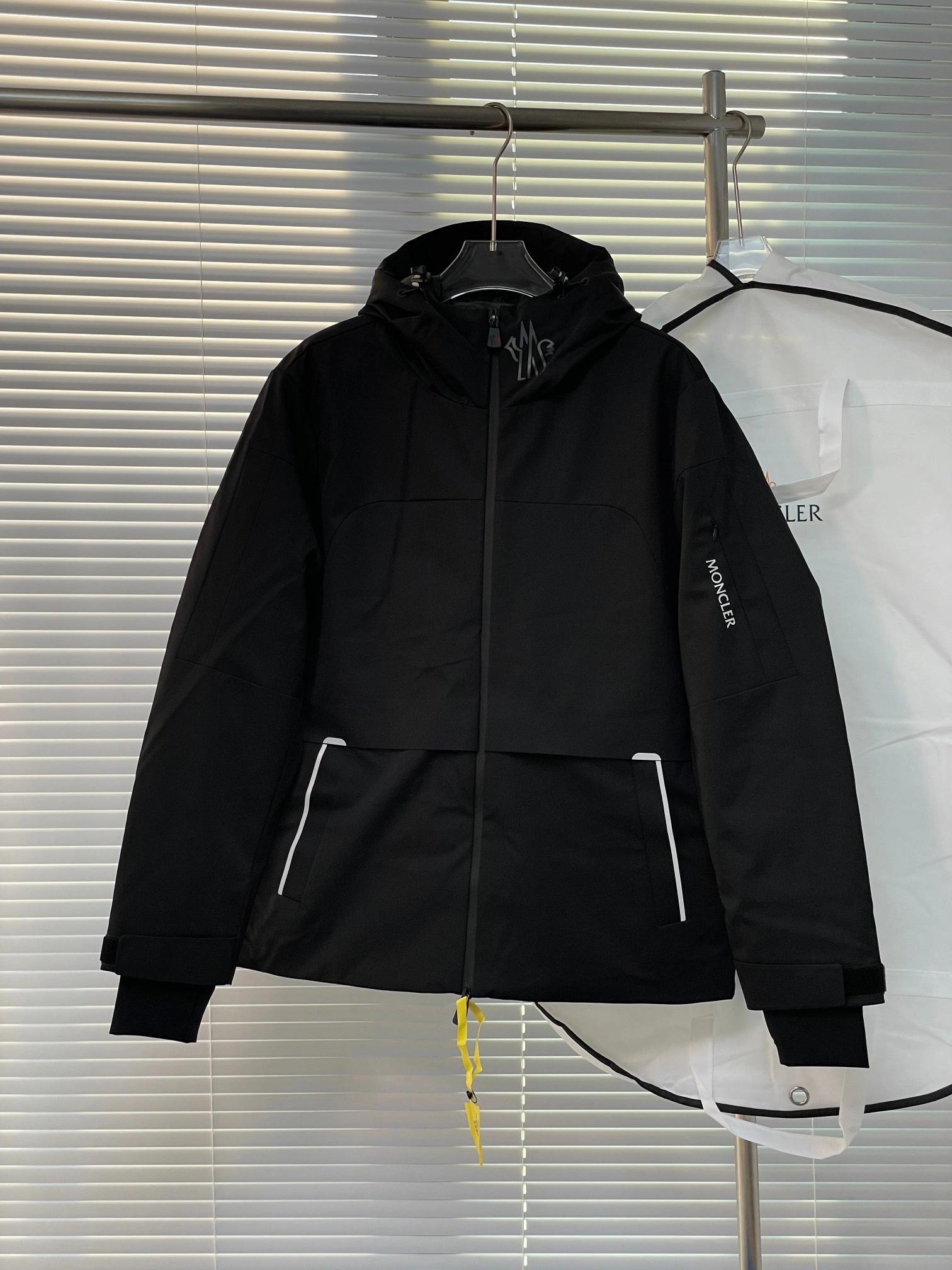 Moncler Down Jackets Breathable 145285