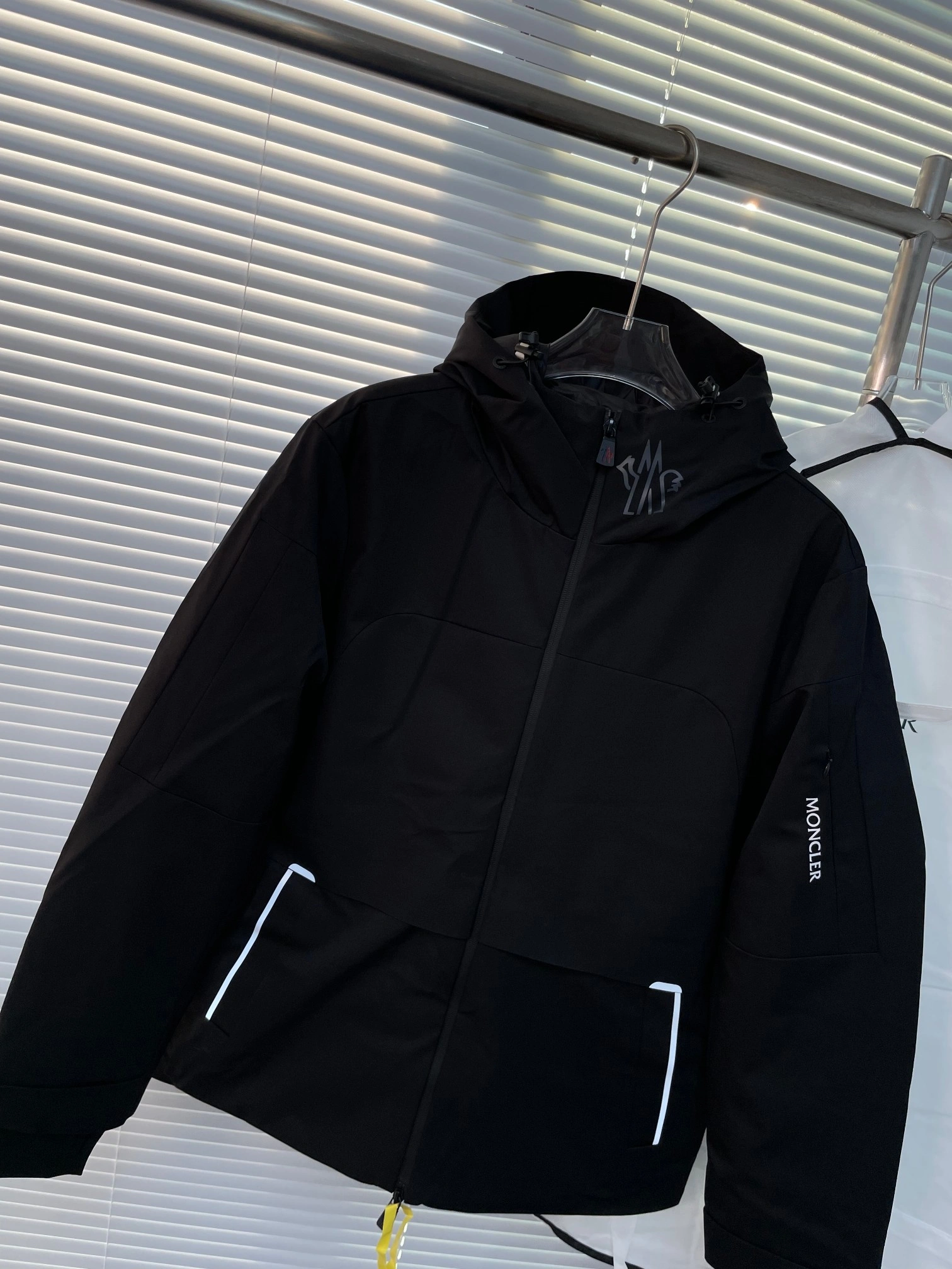 Moncler Down Jackets Breathable 145285