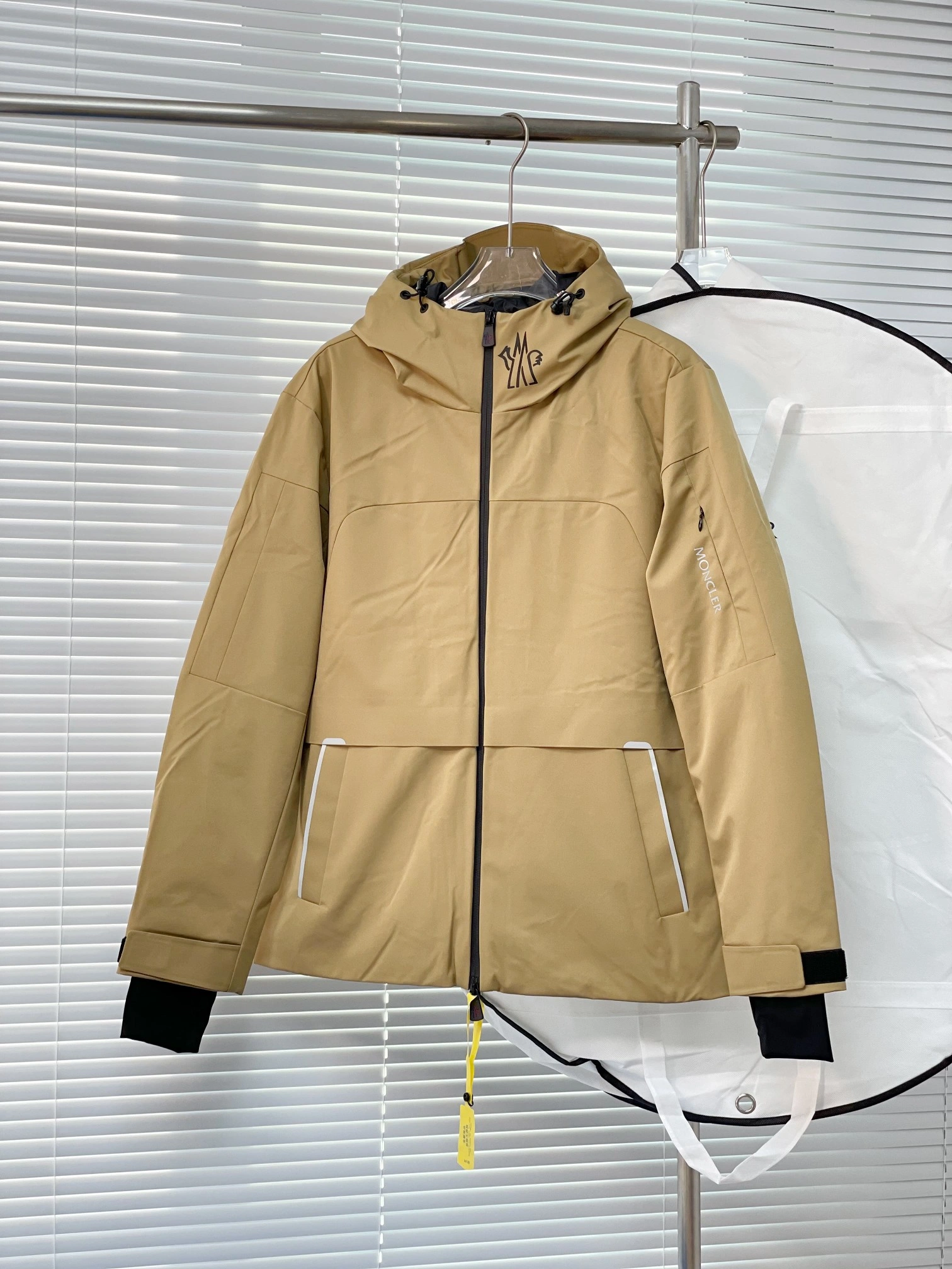 Elegant Moncler Down Jackets 145289