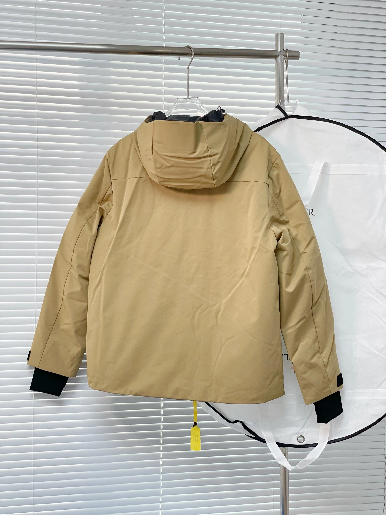 Elegant Moncler Down Jackets 145289