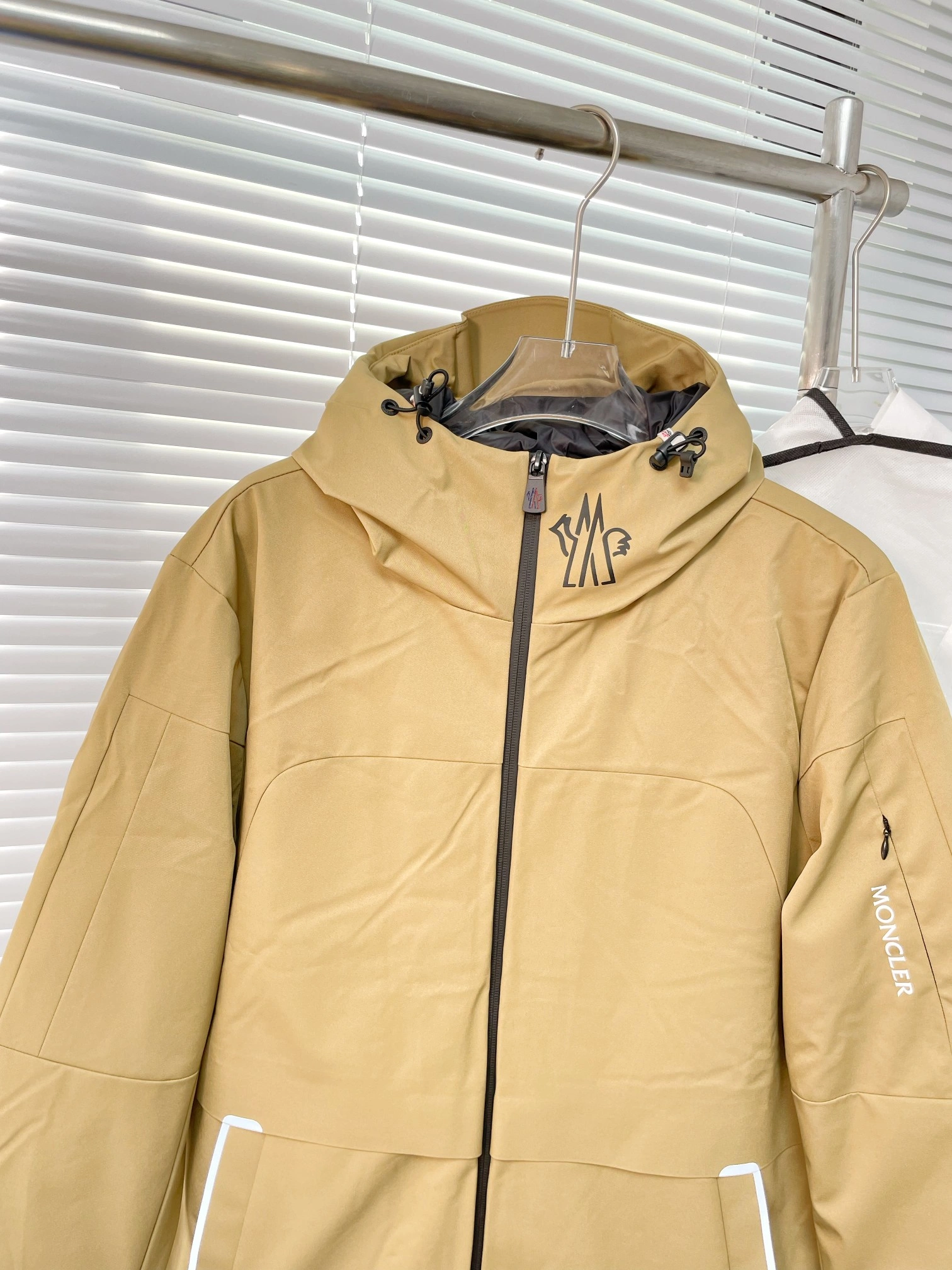 Elegant Moncler Down Jackets 145289