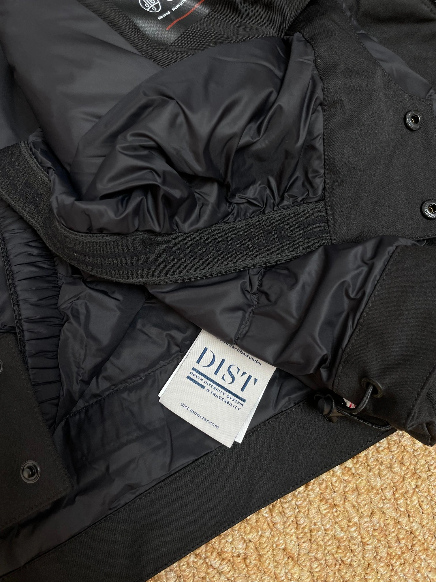 Moncler Down Jackets Bold 145280