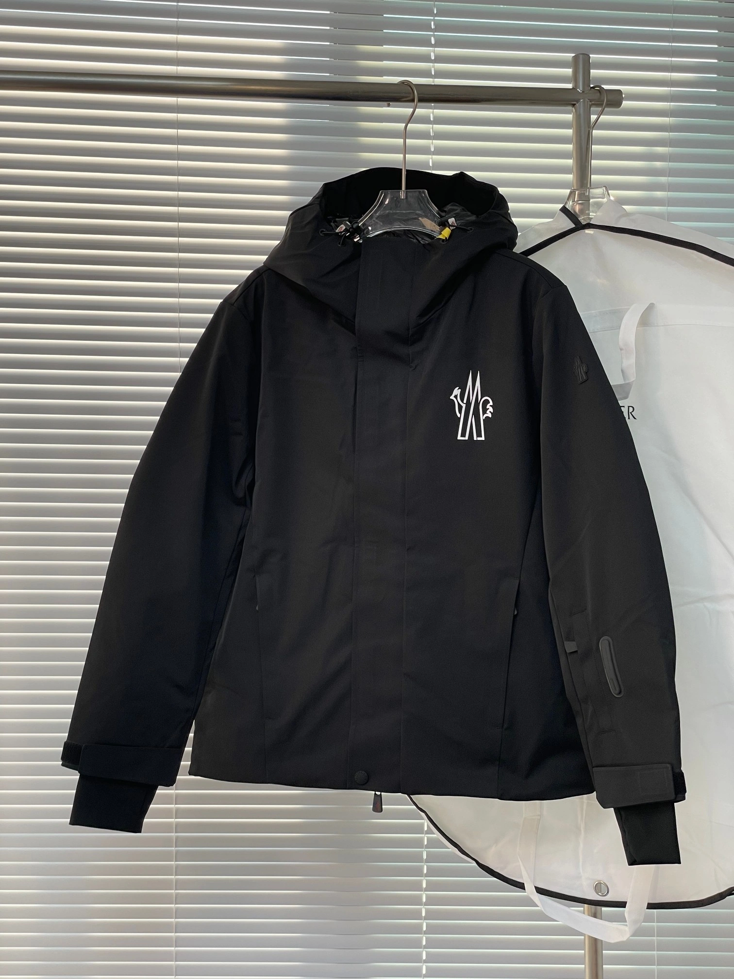Flexible Moncler Down Jackets 145275