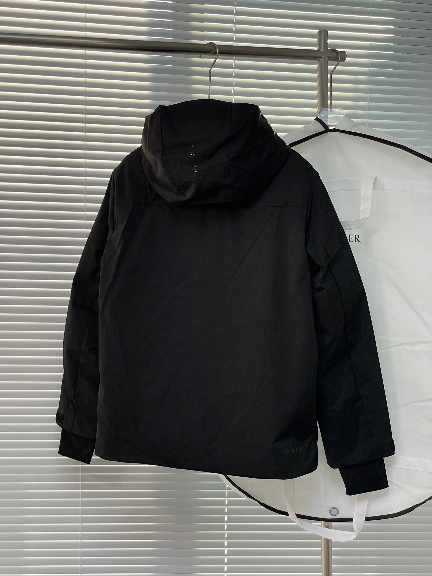 Flexible Moncler Down Jackets 145275