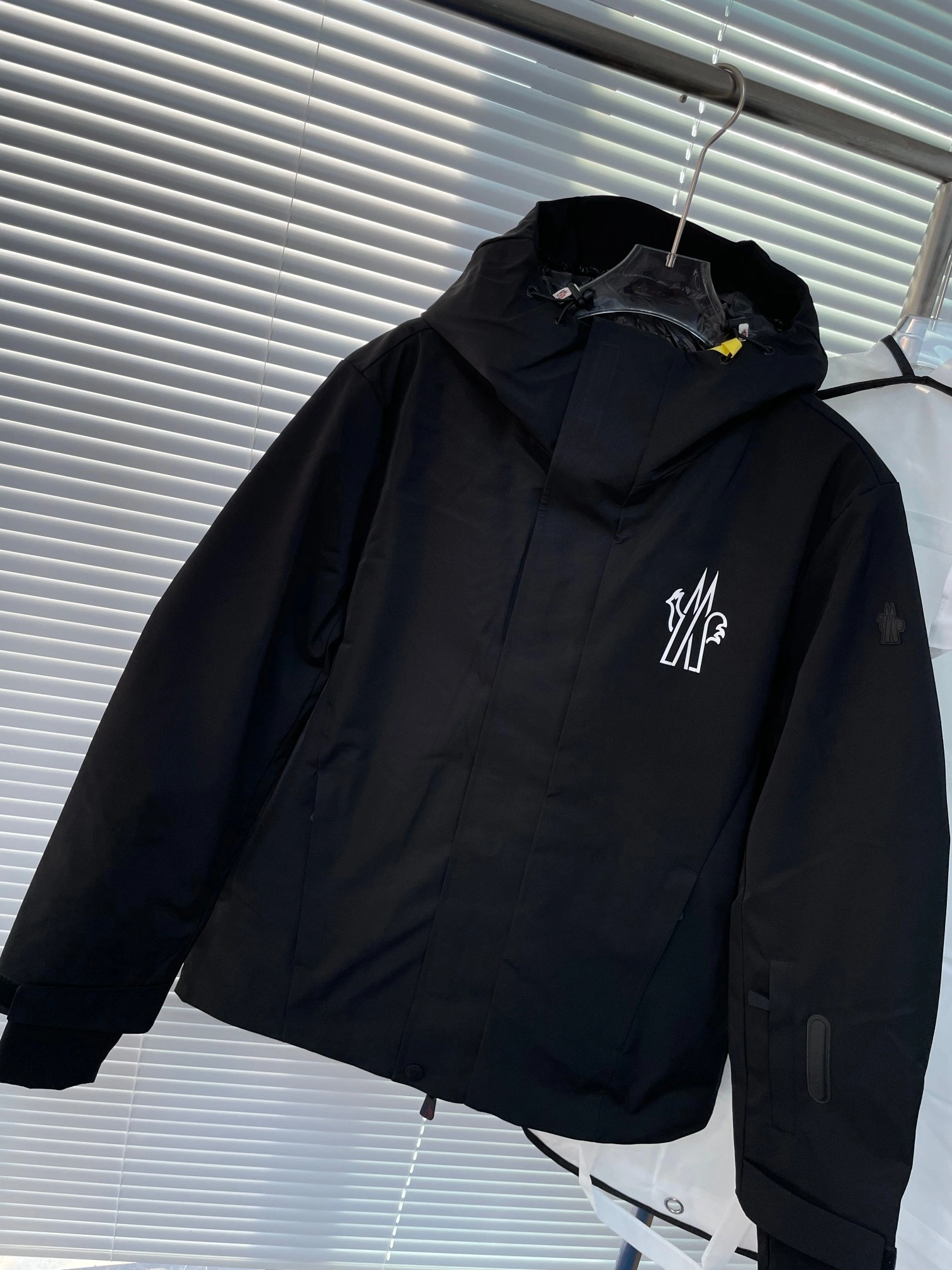 Flexible Moncler Down Jackets 145275