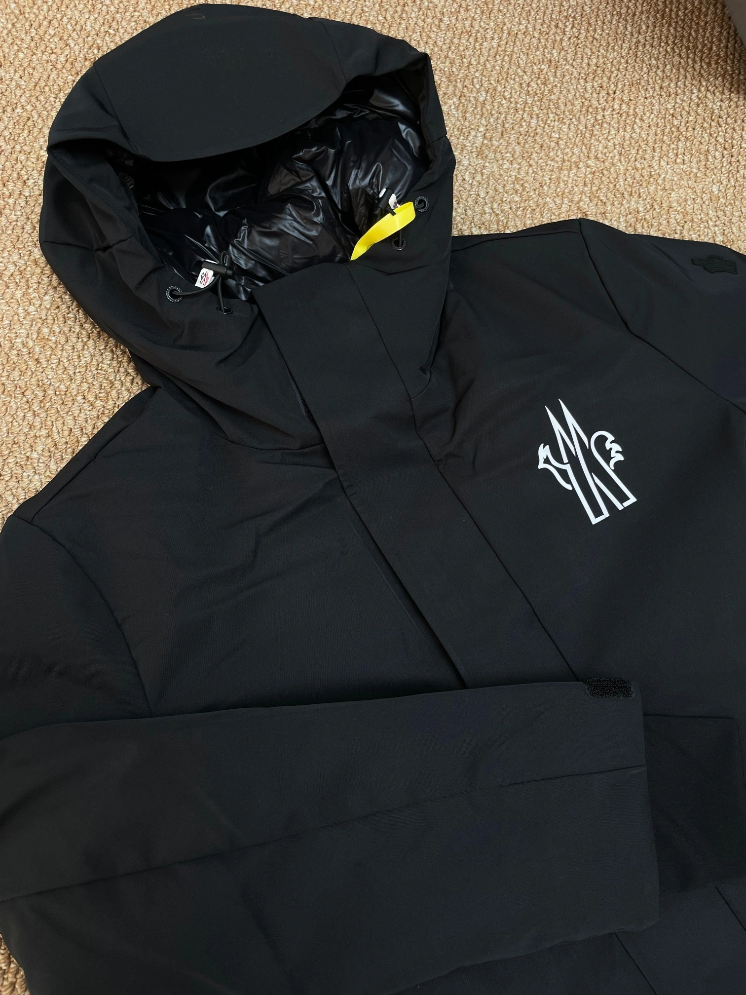 Flexible Moncler Down Jackets 145275