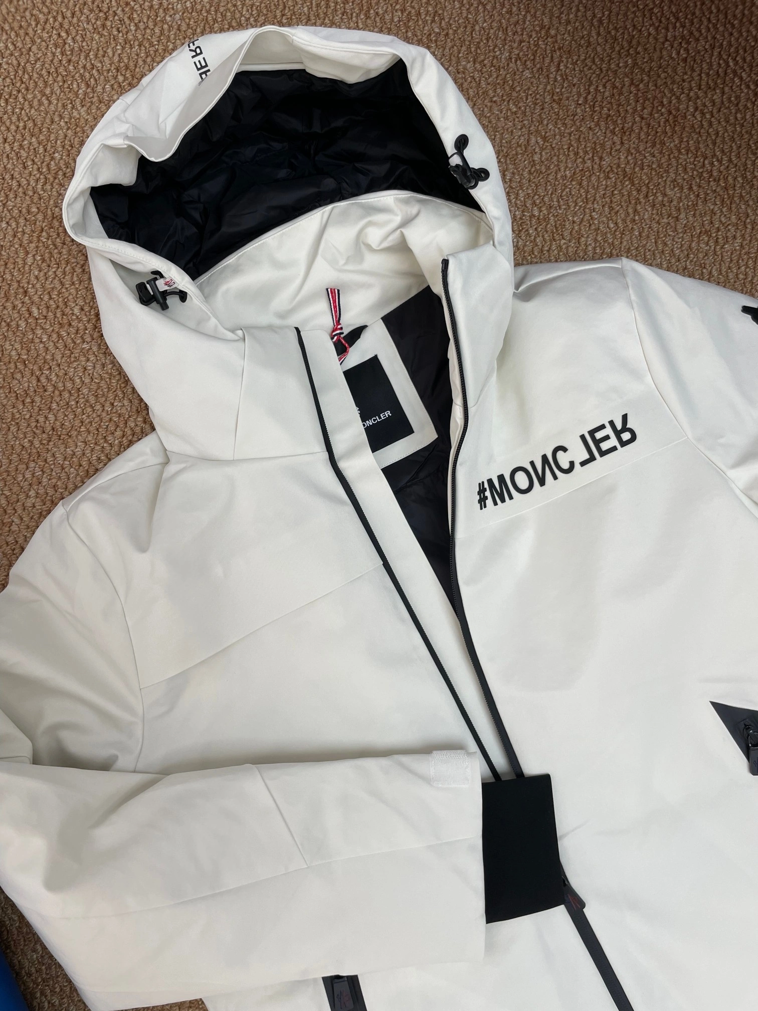 Moncler Down Jackets Flexible 145288