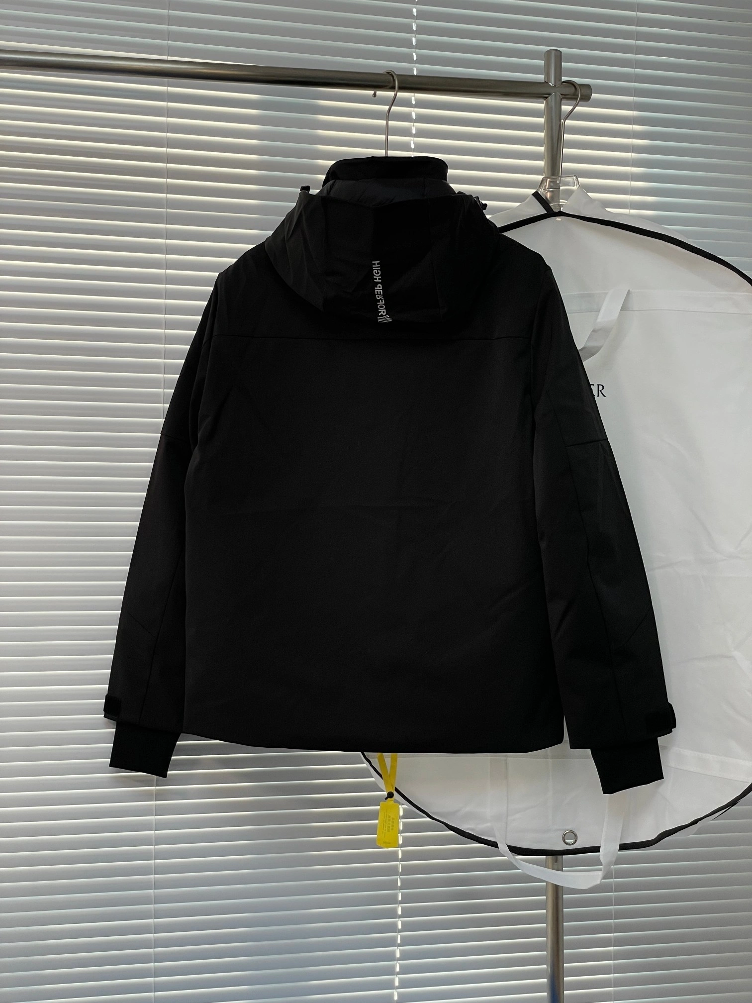 Moncler Down Jackets EasyMatch 145282