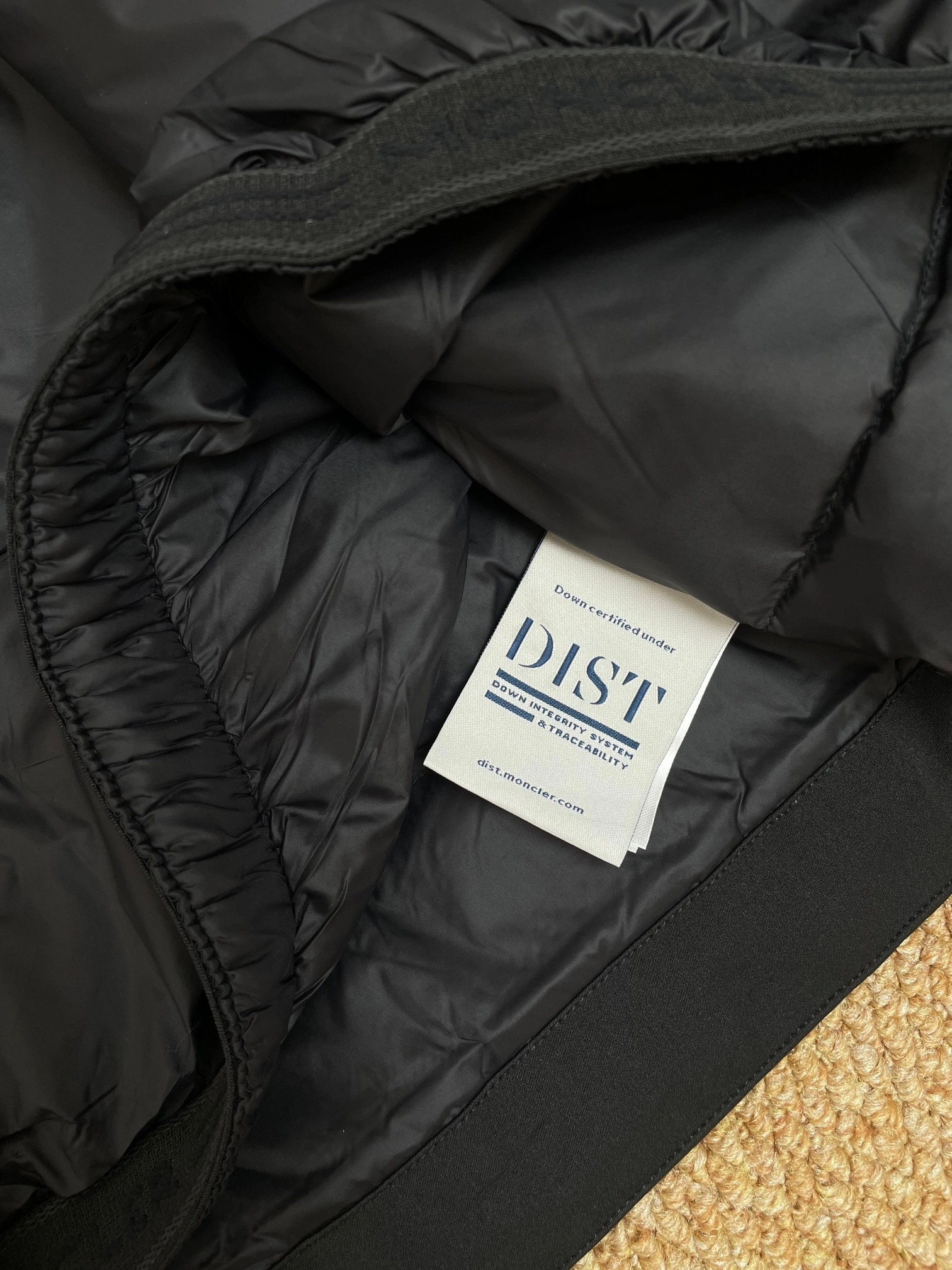 Moncler Down Jackets EasyMatch 145282