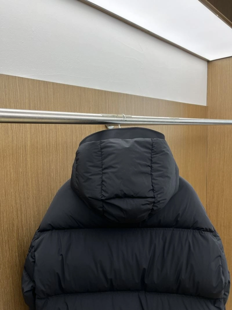 Snug Moncler Down Jackets 144441