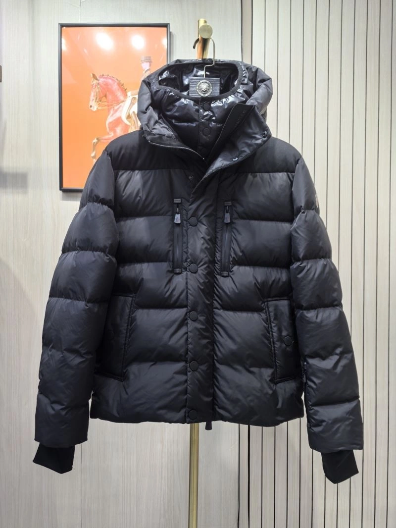 Moncler Down Jackets Durable 144423