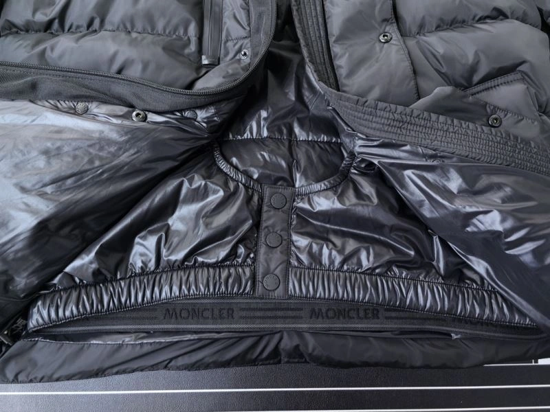 Moncler Down Jackets Durable 144423