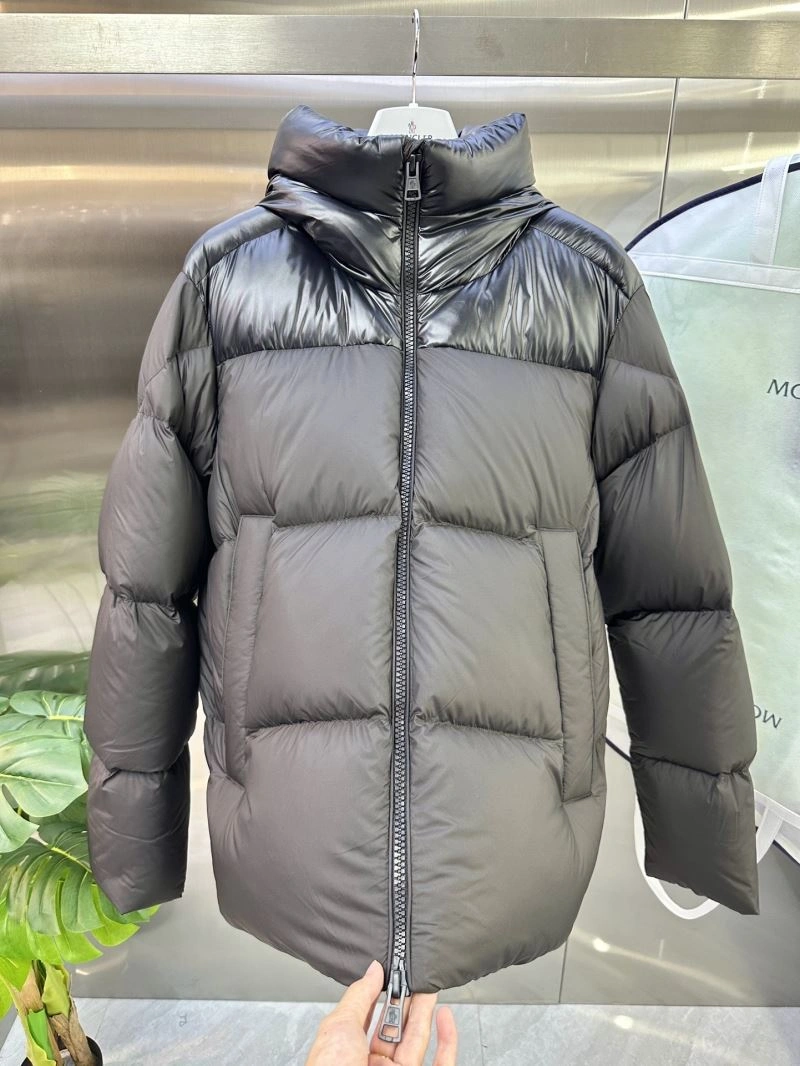 Moncler Down Jackets Attractive 144379