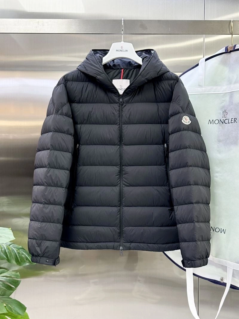 Supportive Moncler Down Jackets 144398
