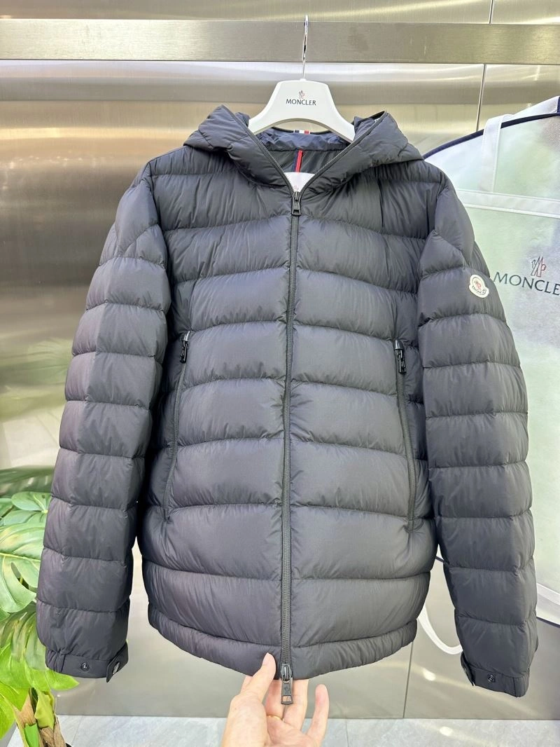 Supportive Moncler Down Jackets 144398