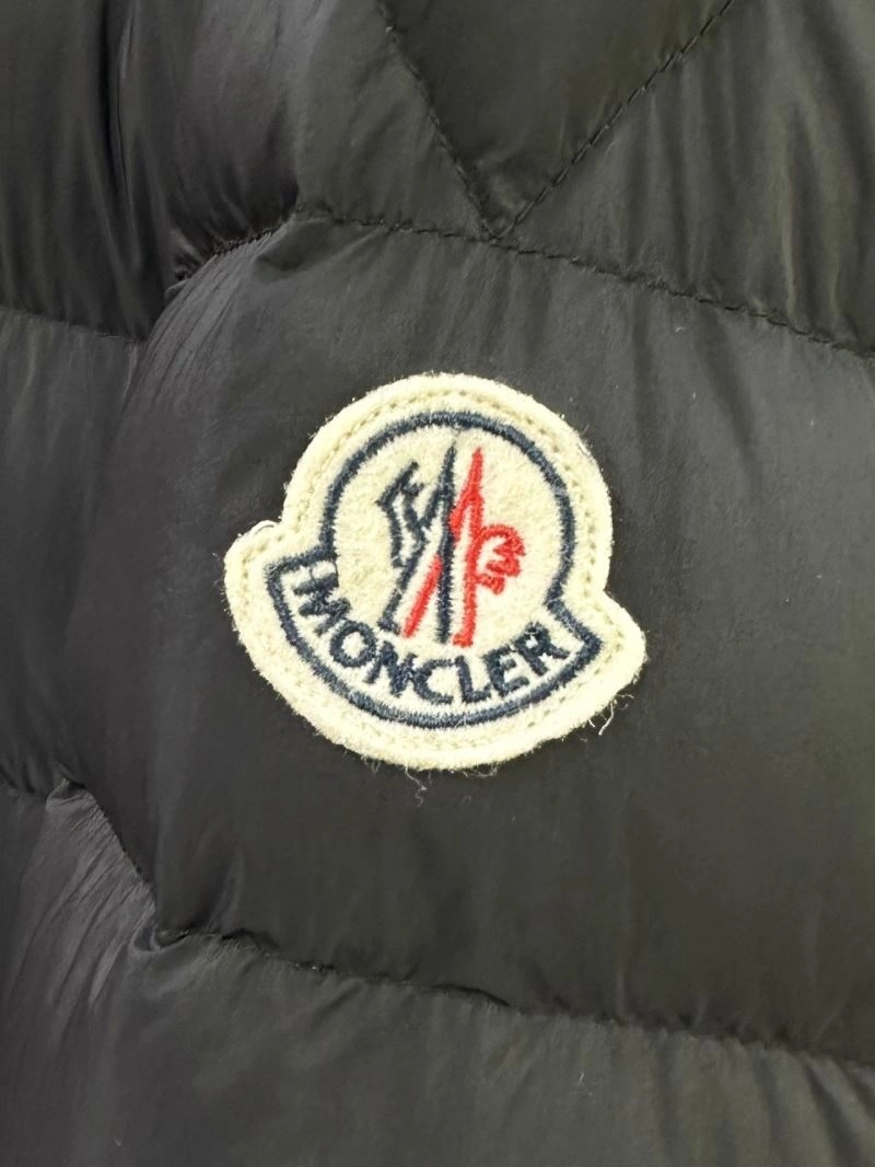Supportive Moncler Down Jackets 144398