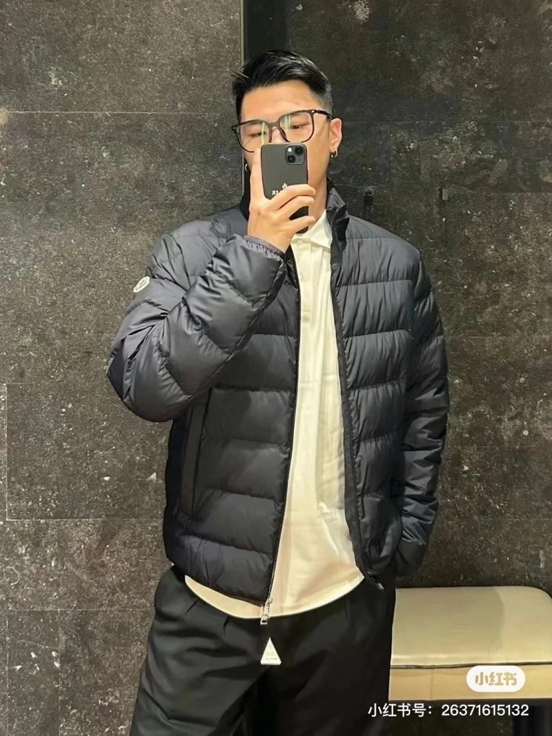 Effortless Moncler Down Jackets 144375
