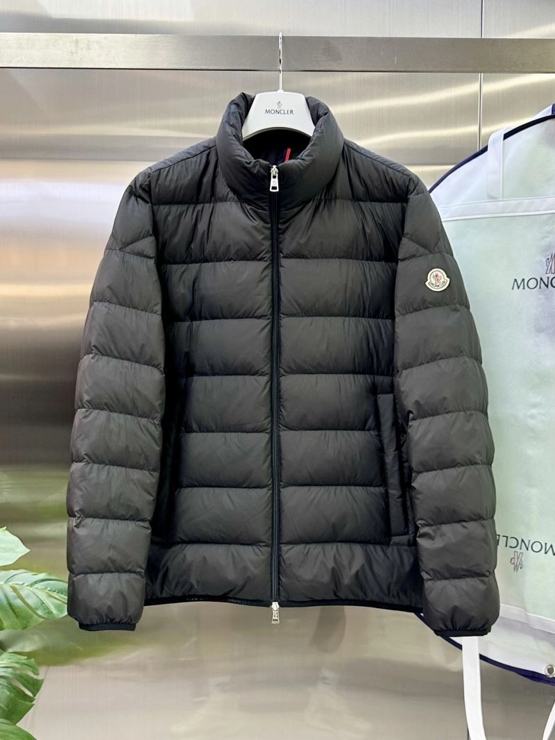 Effortless Moncler Down Jackets 144375