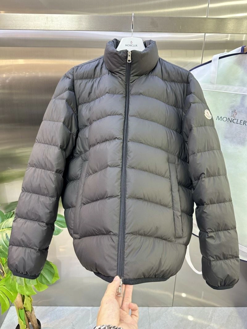 Effortless Moncler Down Jackets 144375