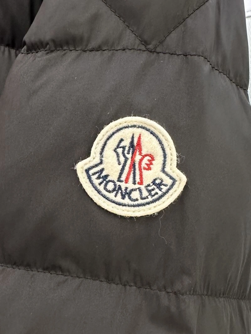Effortless Moncler Down Jackets 144375