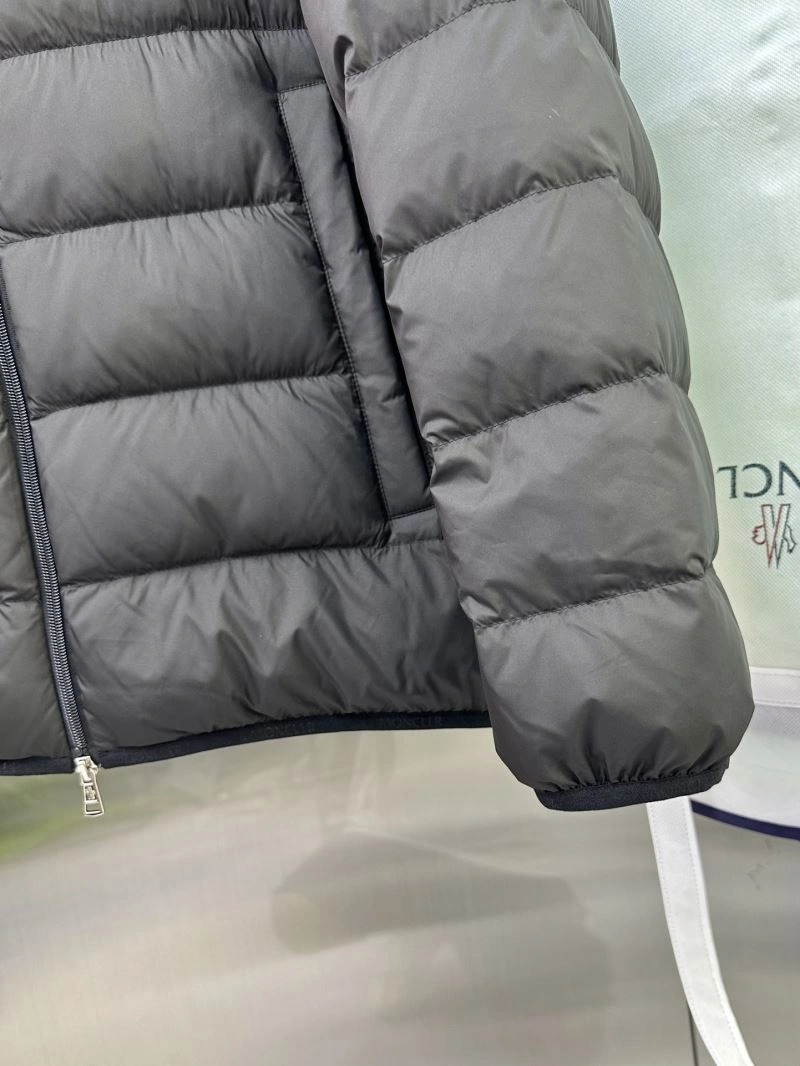 Effortless Moncler Down Jackets 144375
