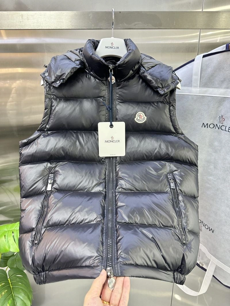 EyeCatching Moncler Down Jackets 144358