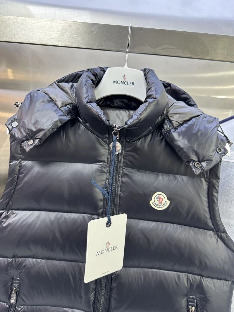 EyeCatching Moncler Down Jackets 144358