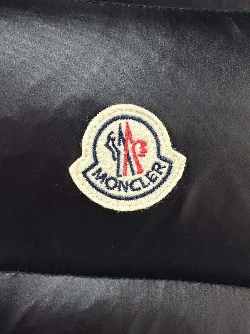 EyeCatching Moncler Down Jackets 144358