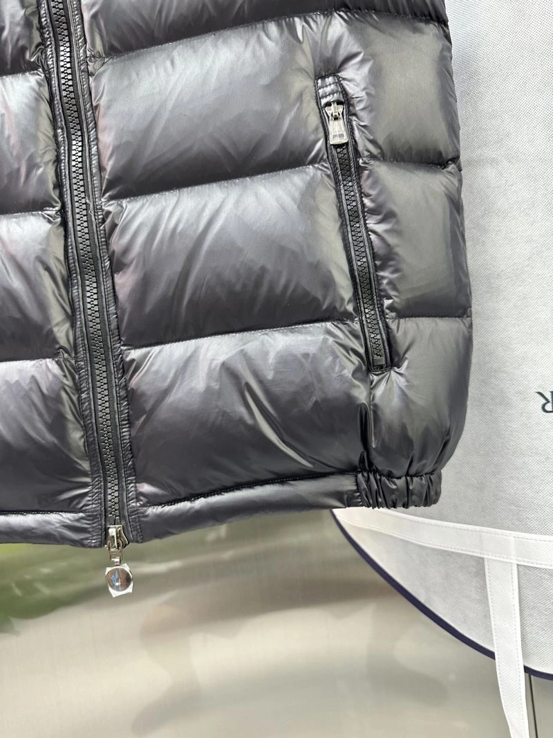 EyeCatching Moncler Down Jackets 144358