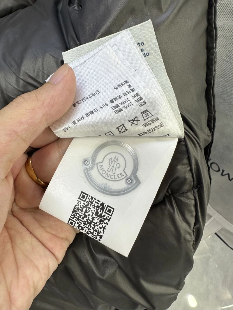 EyeCatching Moncler Down Jackets 144358