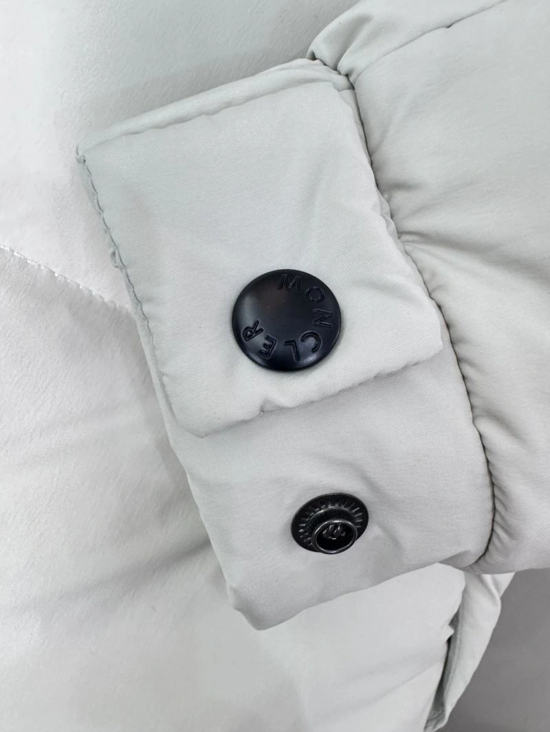 Moncler Down Jackets Breathable 144356