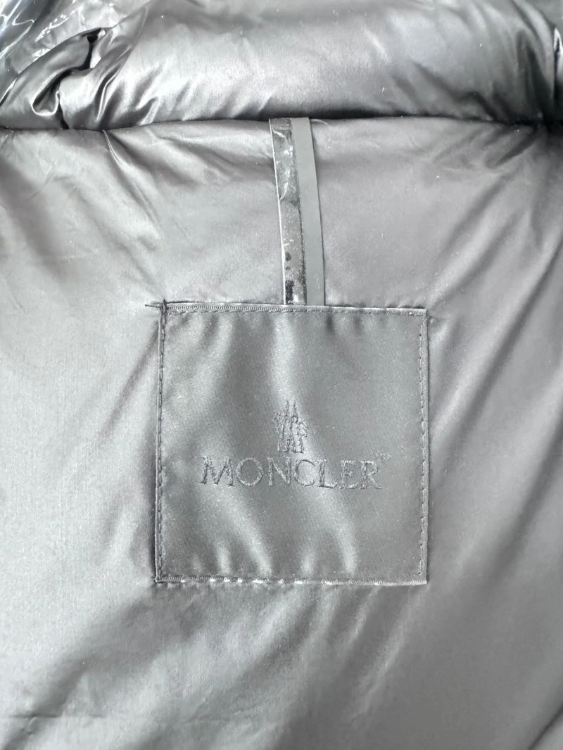 Moncler Down Jackets Breathable 144356