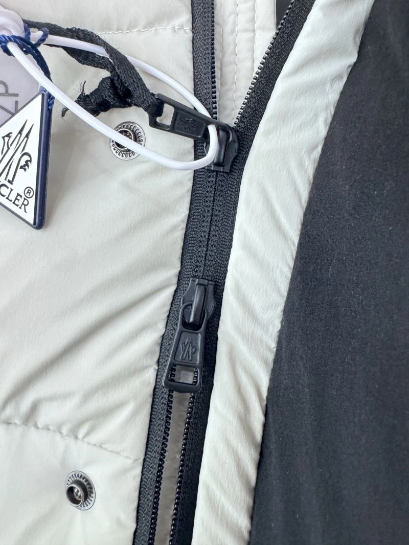 Moncler Down Jackets Breathable 144356