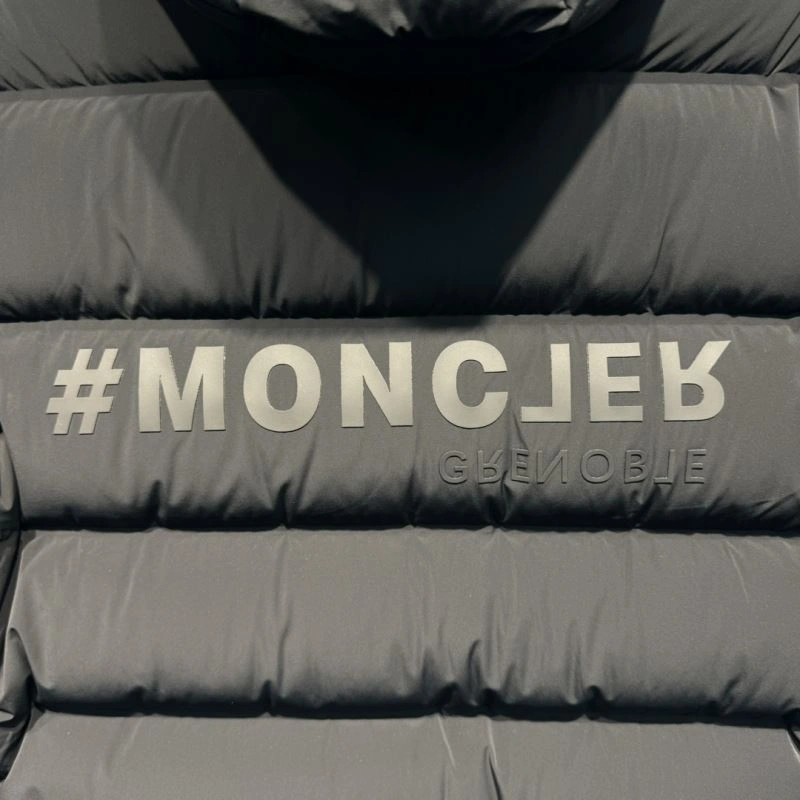 Moncler Down Jackets Comfortable 144333