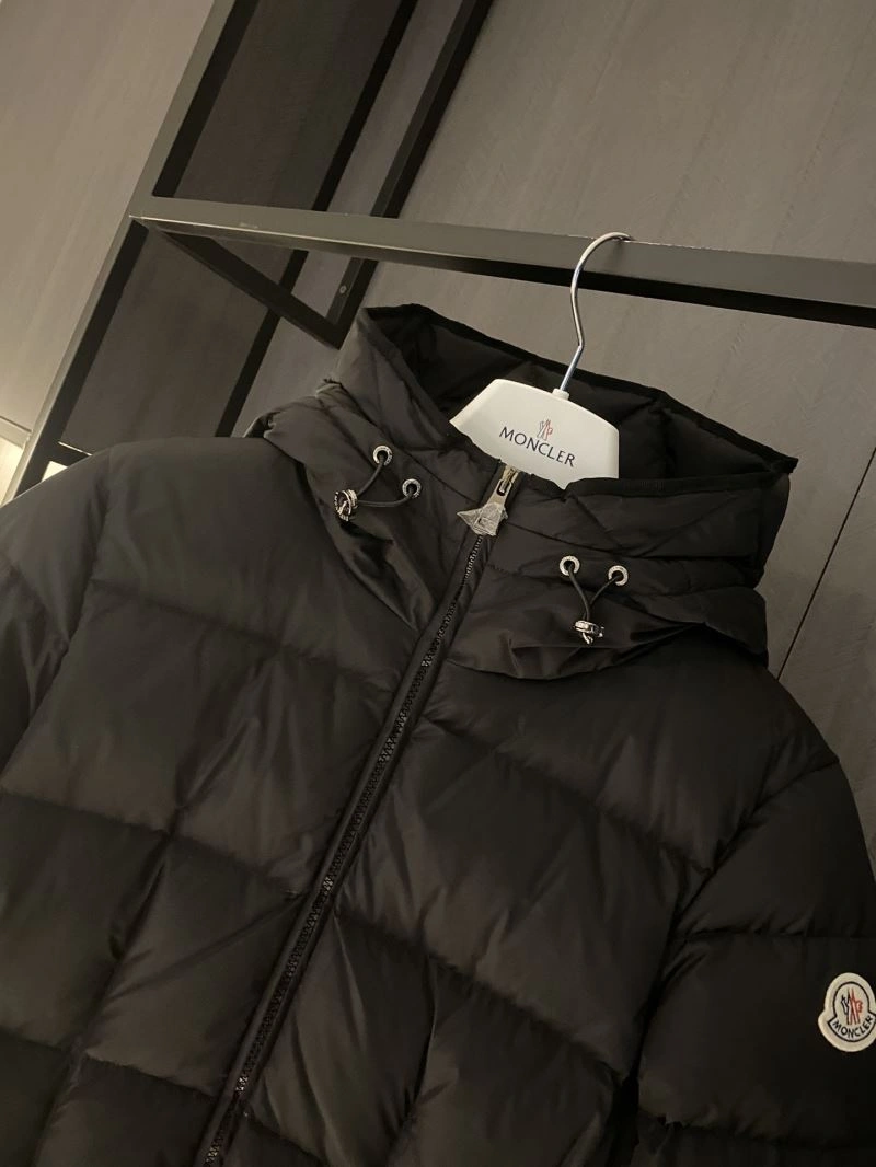 Snug Moncler Down Jackets 144324