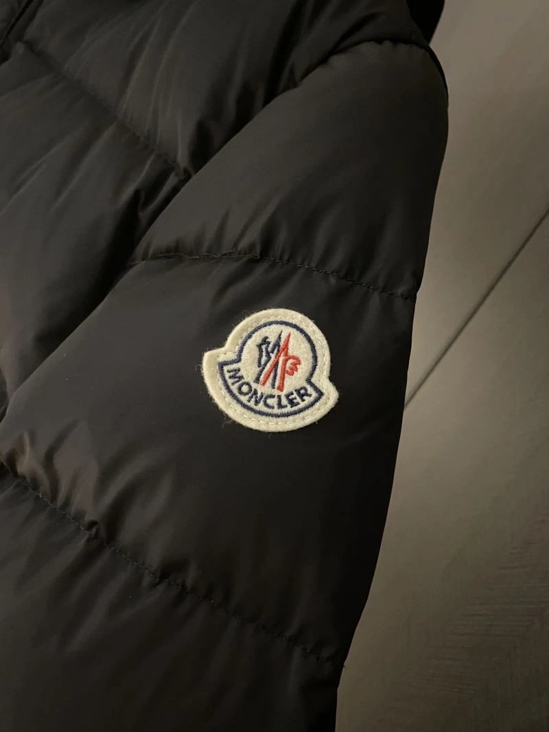 Snug Moncler Down Jackets 144324