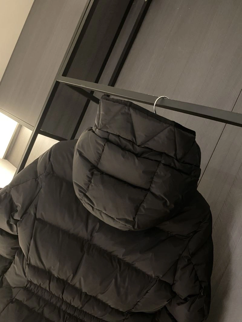 Snug Moncler Down Jackets 144324