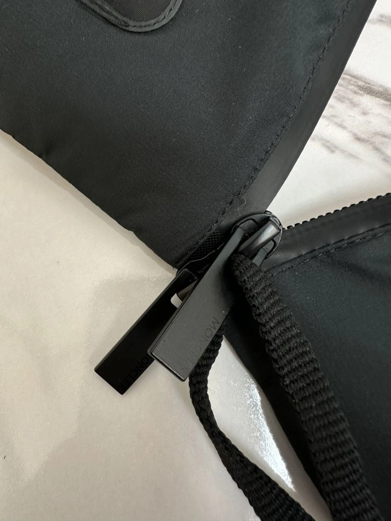 Moncler Down Jackets Versatile 144302