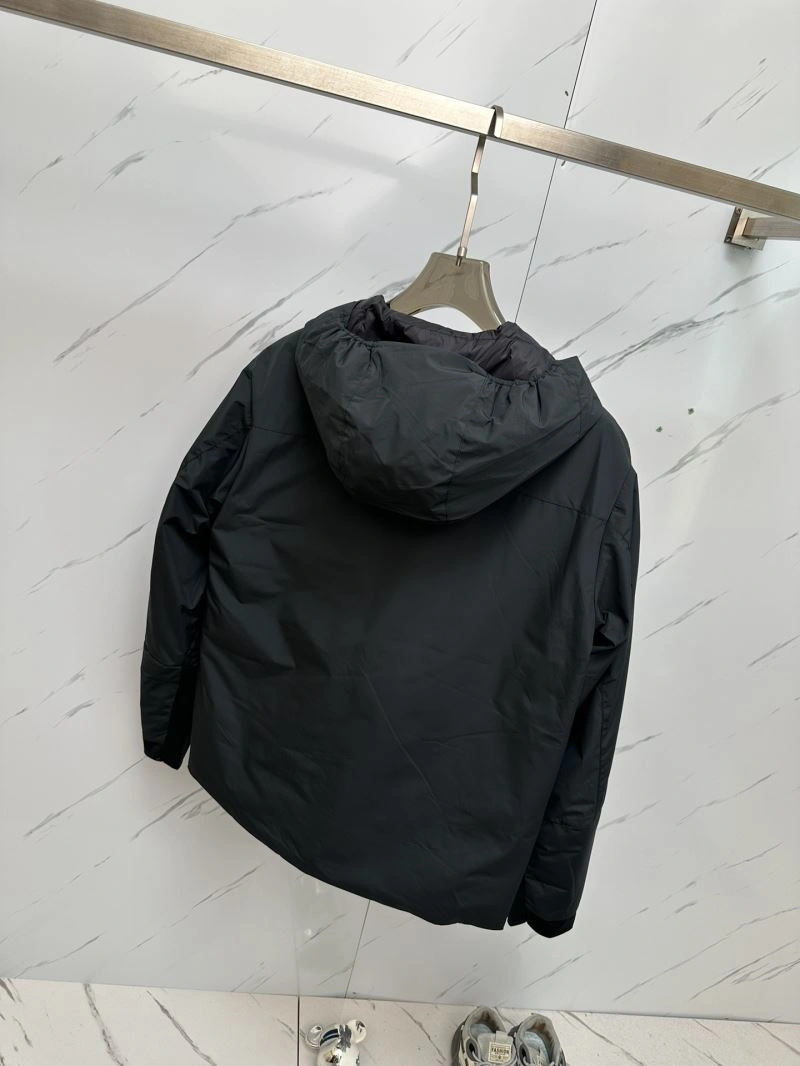 Moncler Down Jackets Versatile 144302