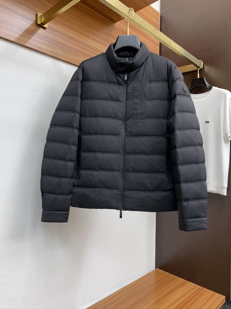 Moncler Down Jackets Vibrant 144325