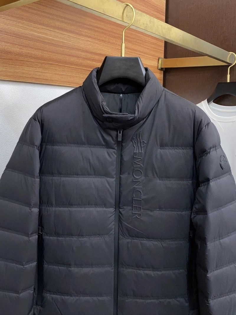 Moncler Down Jackets Vibrant 144325