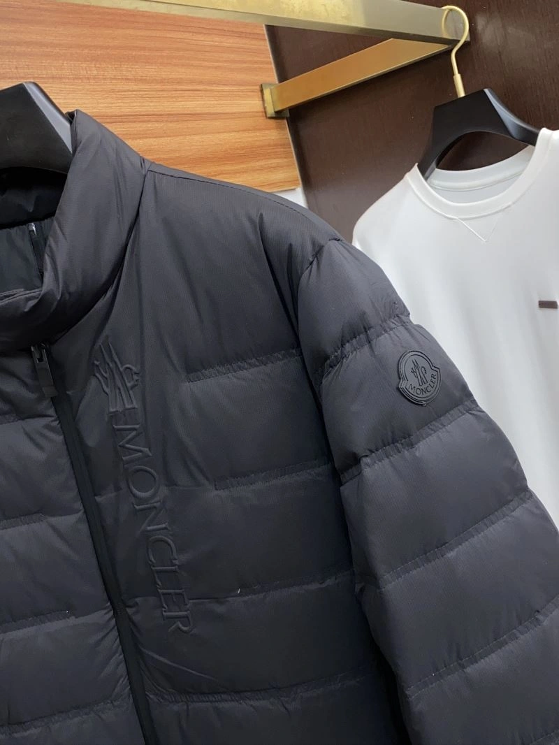 Moncler Down Jackets Vibrant 144325