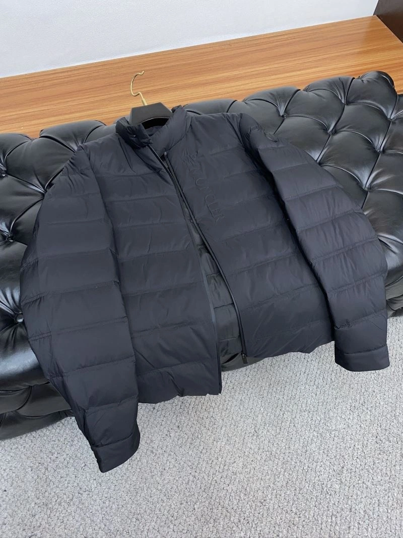 Moncler Down Jackets Vibrant 144325