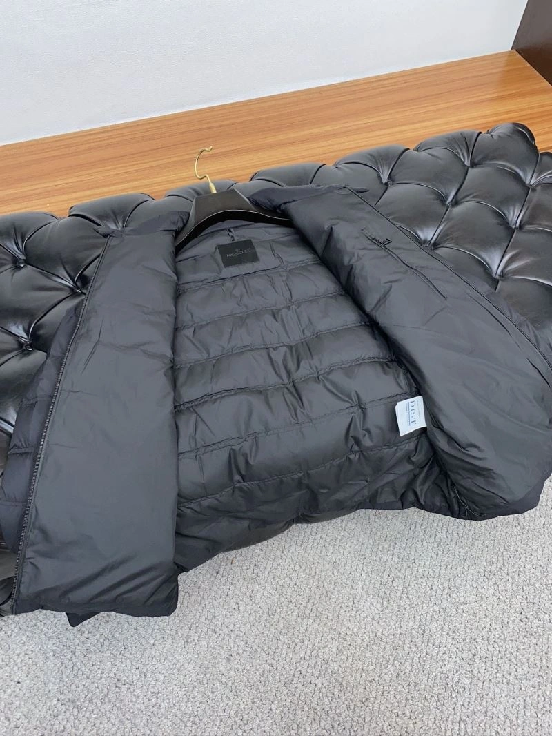 Moncler Down Jackets Vibrant 144325