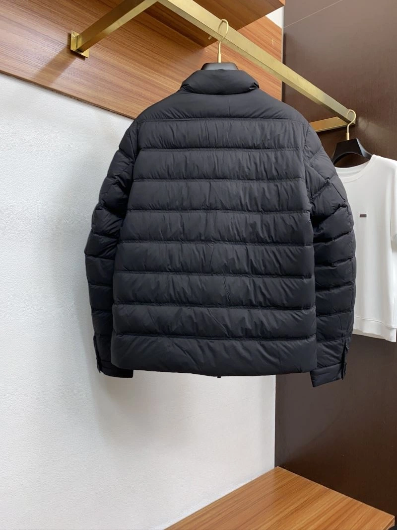 Moncler Down Jackets Vibrant 144325