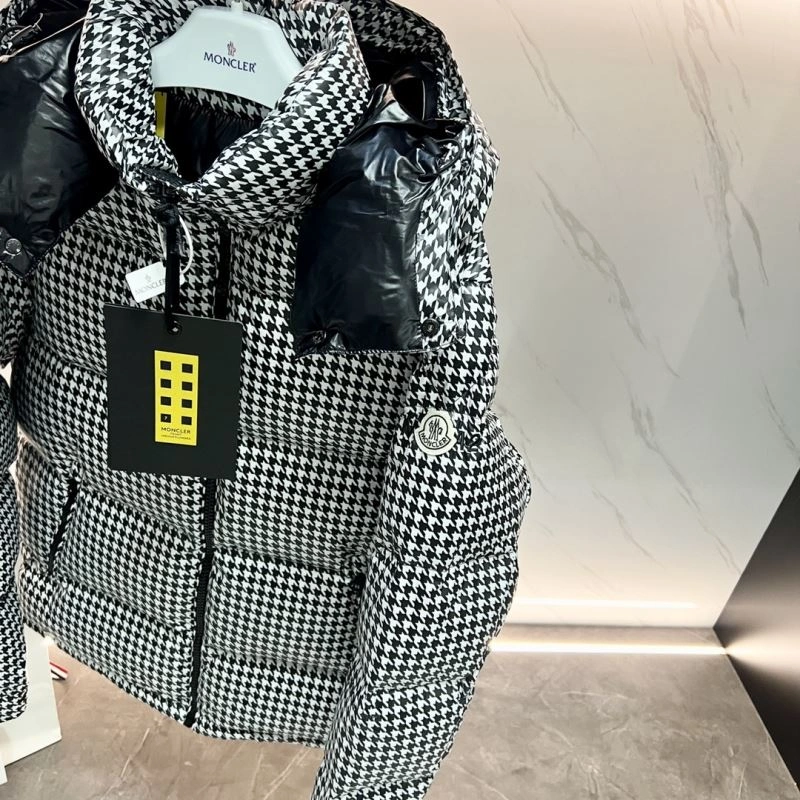 Moncler Down Jackets SmoothTexture 144280
